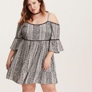 Torrid Mini Challis Off-Shoulder Geo Print Mini Dress Black White Size 1X NWT